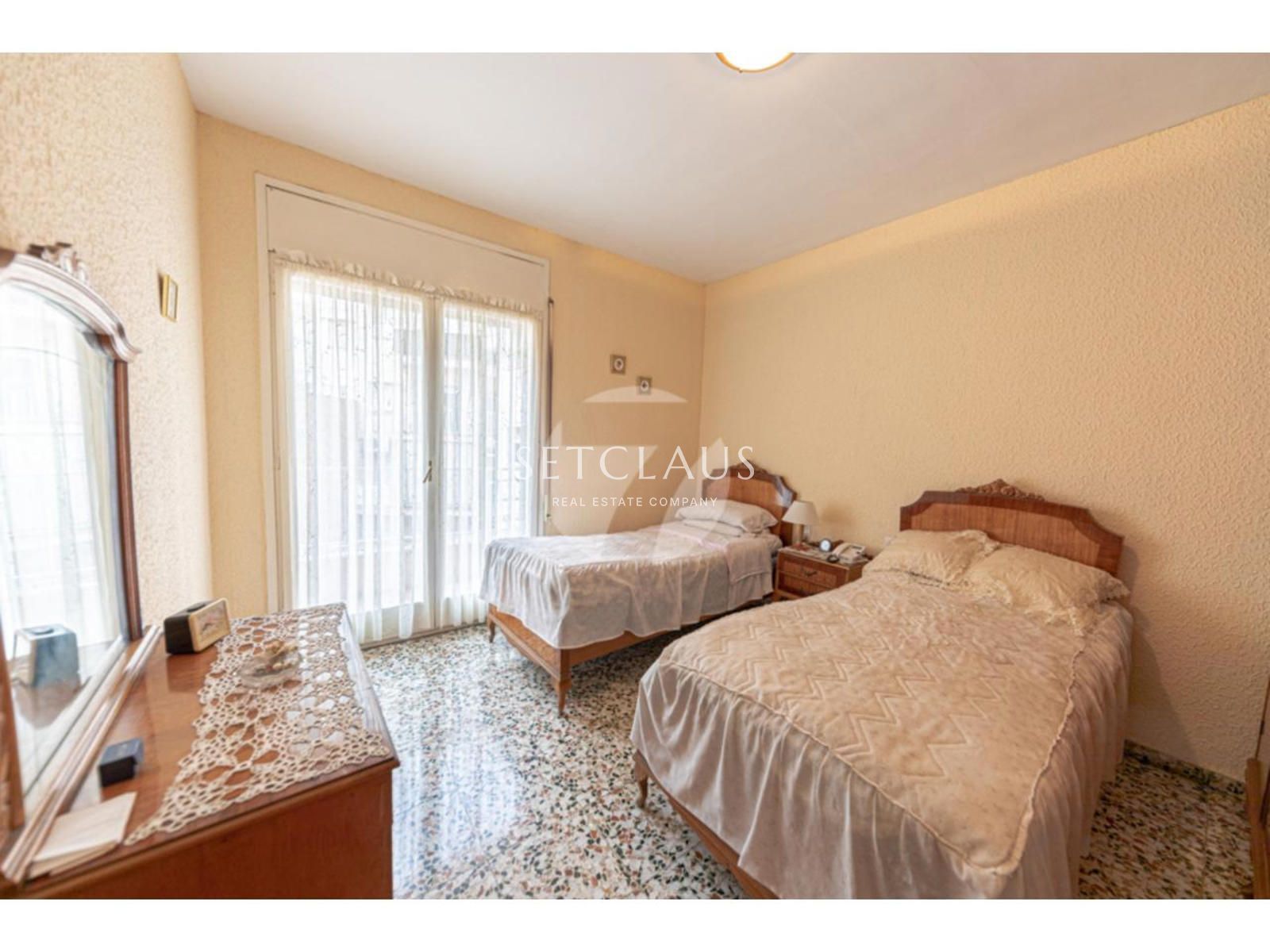 Comprar Piso todo exterior con ascensor, céntrico y con mucha luz foto 2