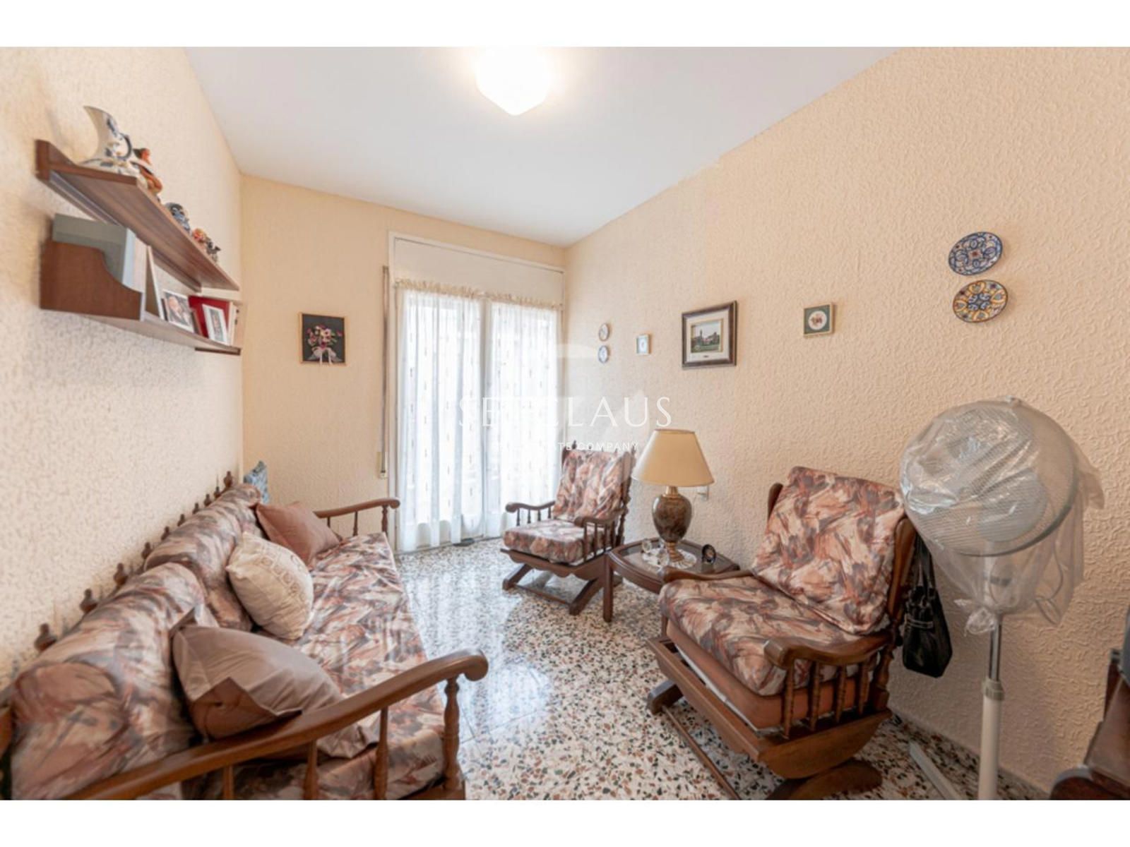 Comprar Piso todo exterior con ascensor, céntrico y con mucha luz foto 3