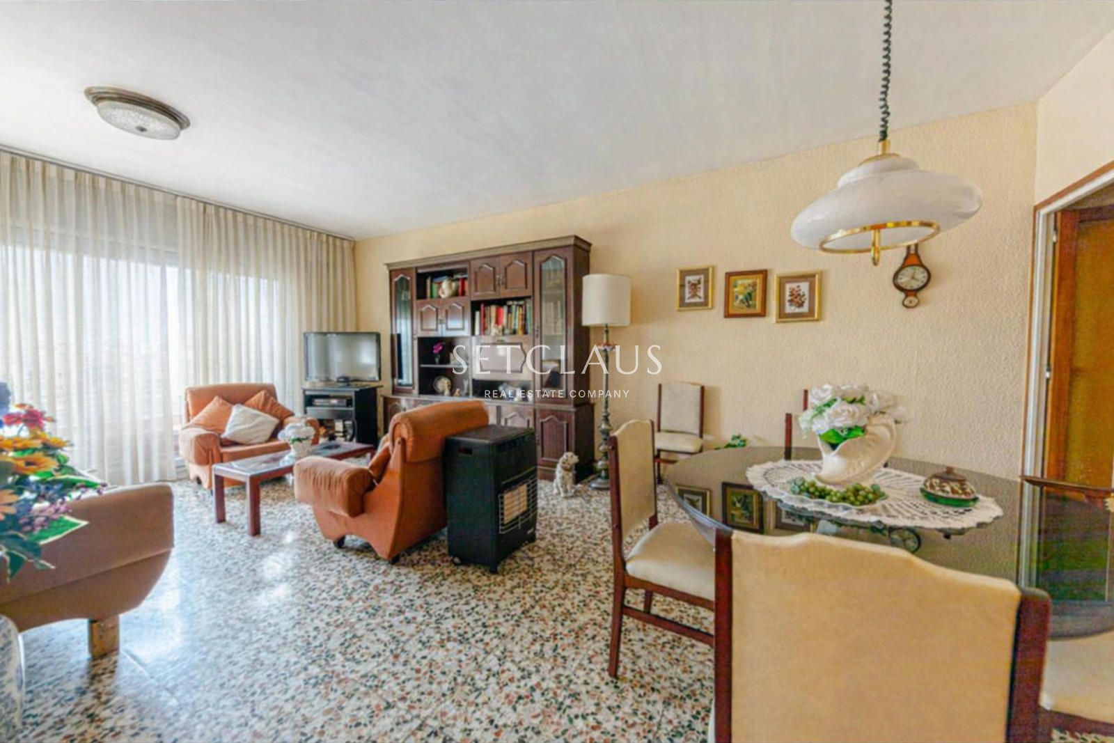 Piso todo exterior con ascensor, céntrico y con mucha luz. 3 habitaciones, 1 baños, 67 m² en venta.