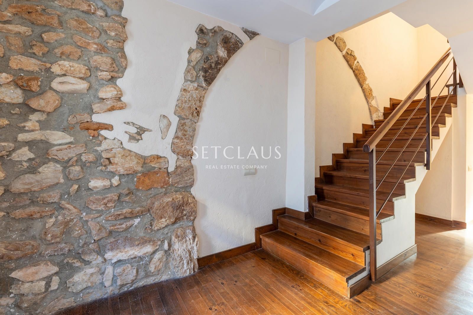 Comprar Casa de pueblo con caracter en entorno histórico foto 8