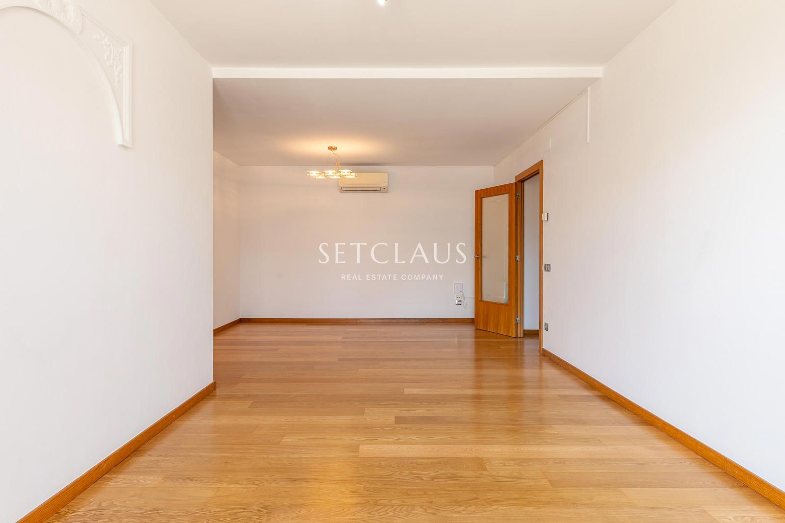 Comprar Primera línea de playa en Badalona: 3 habitaciones, terraza, 2 baños, piscina y zonas verdes foto 4