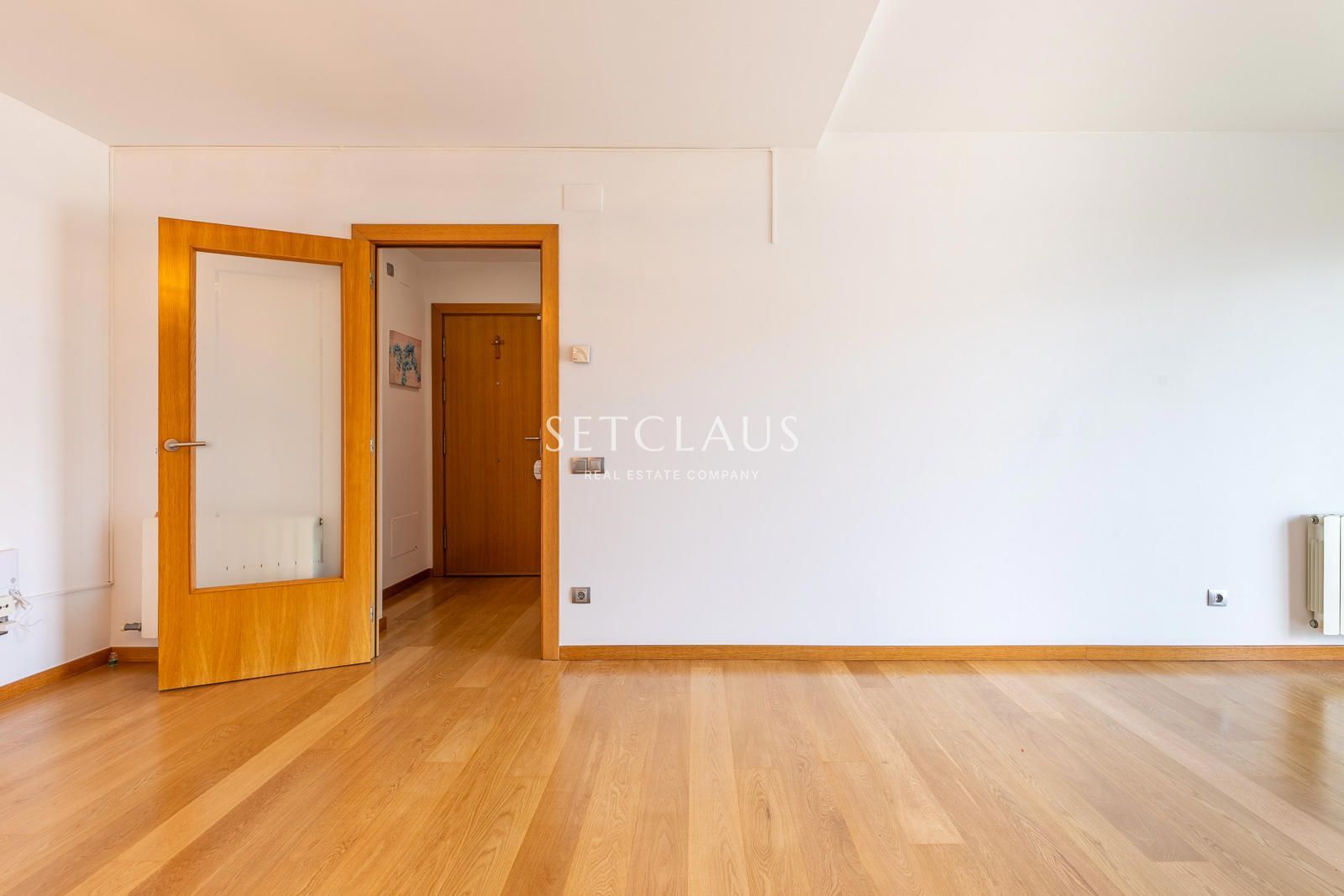 Comprar Primera línea de playa en Badalona: 3 habitaciones, terraza, 2 baños, piscina y zonas verdes foto 6