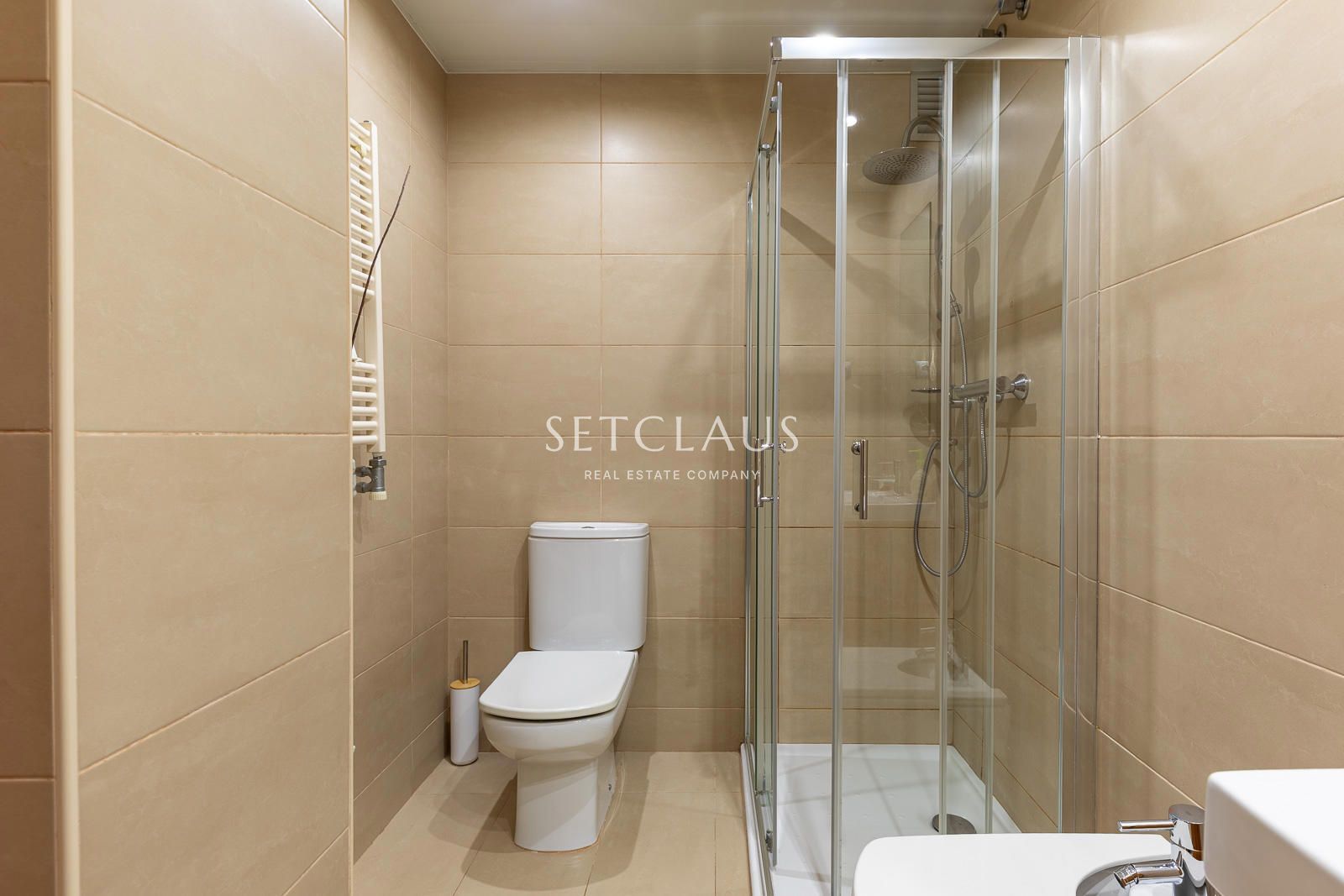 Comprar Primera línea de playa en Badalona: 3 habitaciones, terraza, 2 baños, piscina y zonas verdes foto 26