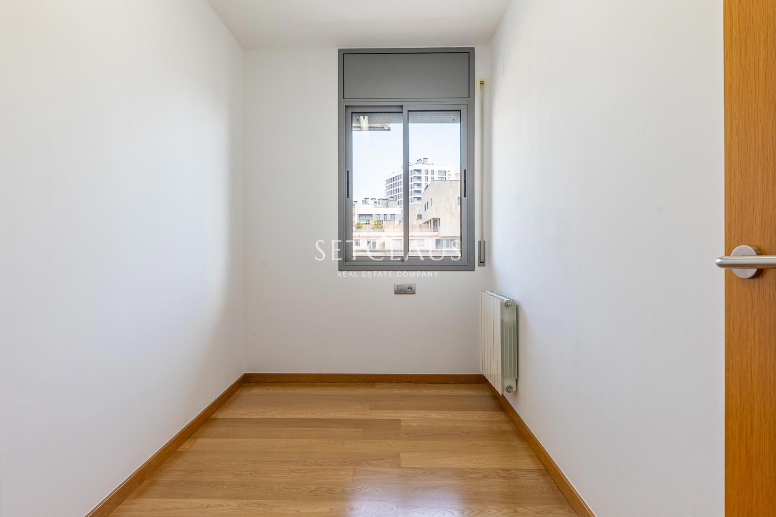 Comprar Primera línea de playa en Badalona: 3 habitaciones, terraza, 2 baños, piscina y zonas verdes foto 23