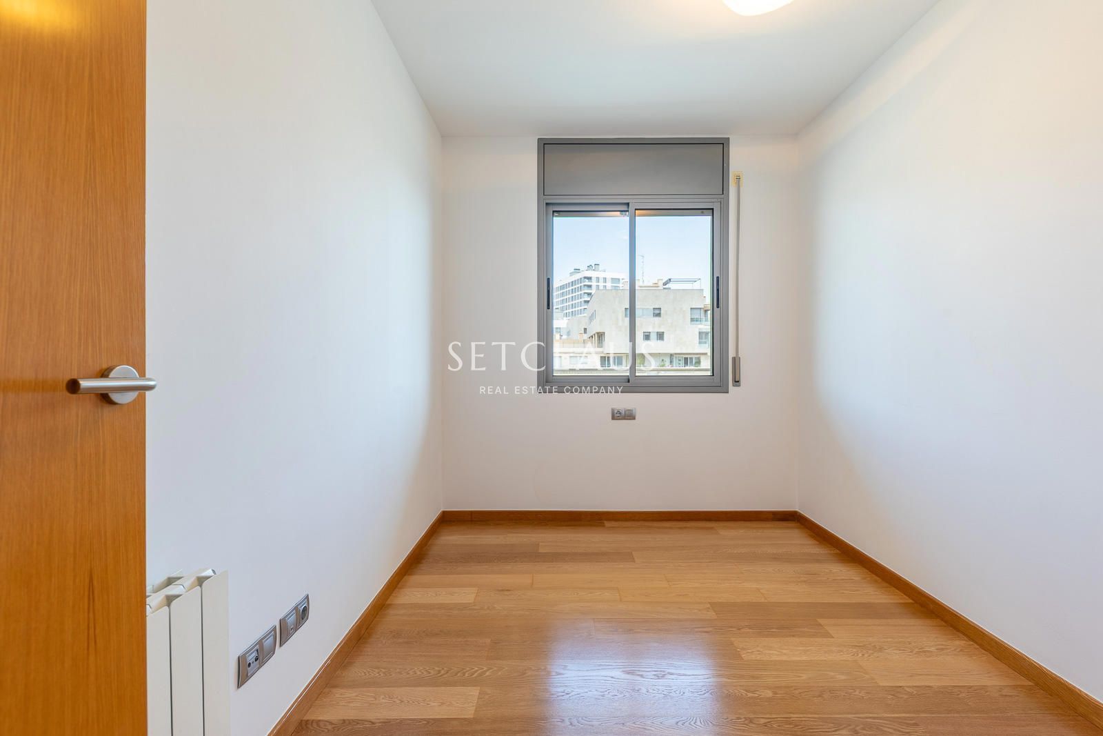 Comprar Primera línea de playa en Badalona: 3 habitaciones, terraza, 2 baños, piscina y zonas verdes foto 20