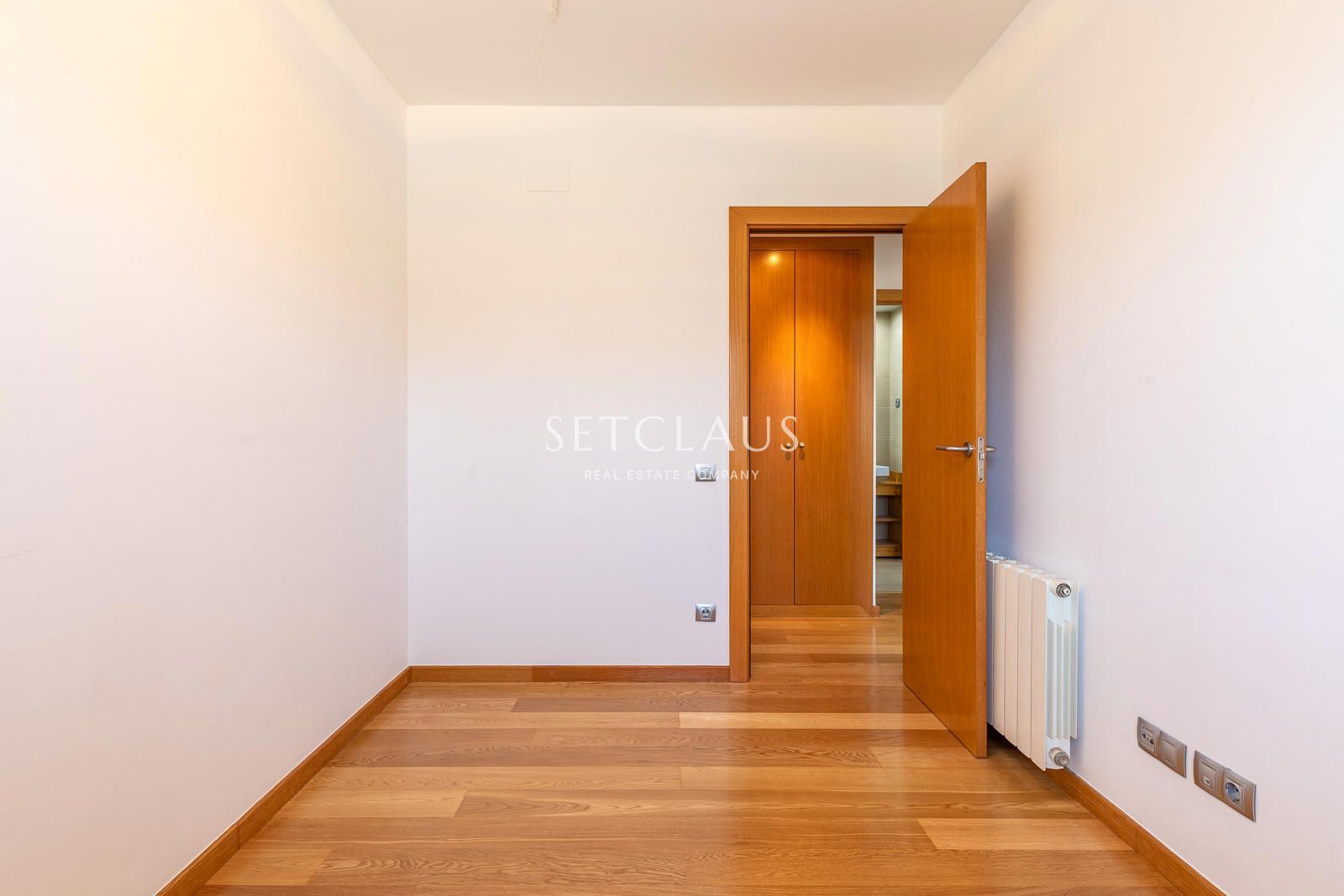 Comprar Primera línea de playa en Badalona: 3 habitaciones, terraza, 2 baños, piscina y zonas verdes foto 21