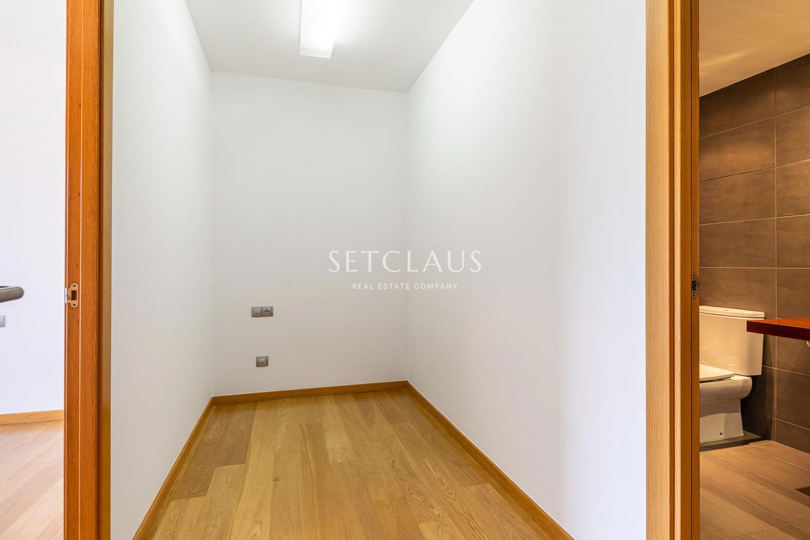 Comprar Primera línea de playa en Badalona: 3 habitaciones, terraza, 2 baños, piscina y zonas verdes foto 17