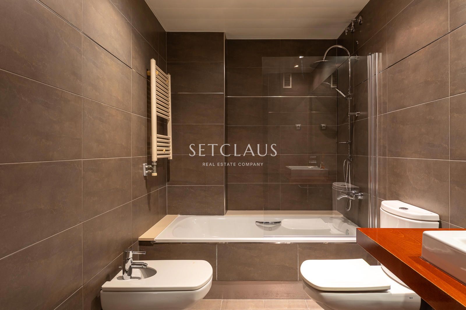 Comprar Primera línea de playa en Badalona: 3 habitaciones, terraza, 2 baños, piscina y zonas verdes foto 19