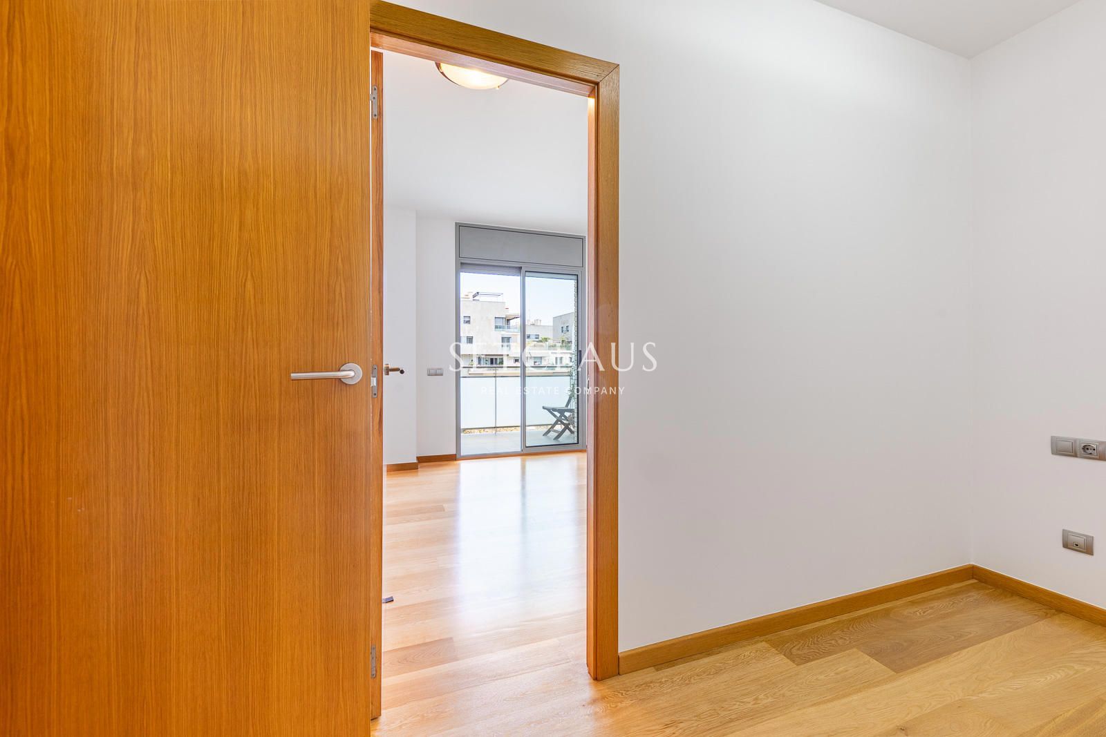 Comprar Primera línea de playa en Badalona: 3 habitaciones, terraza, 2 baños, piscina y zonas verdes foto 13