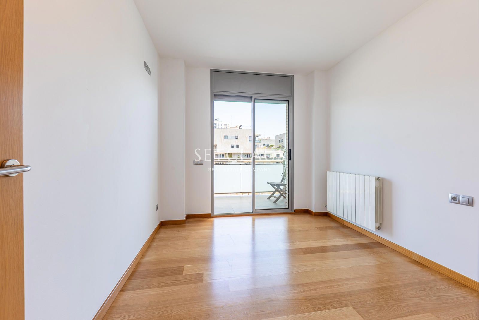 Comprar Primera línea de playa en Badalona: 3 habitaciones, terraza, 2 baños, piscina y zonas verdes foto 14