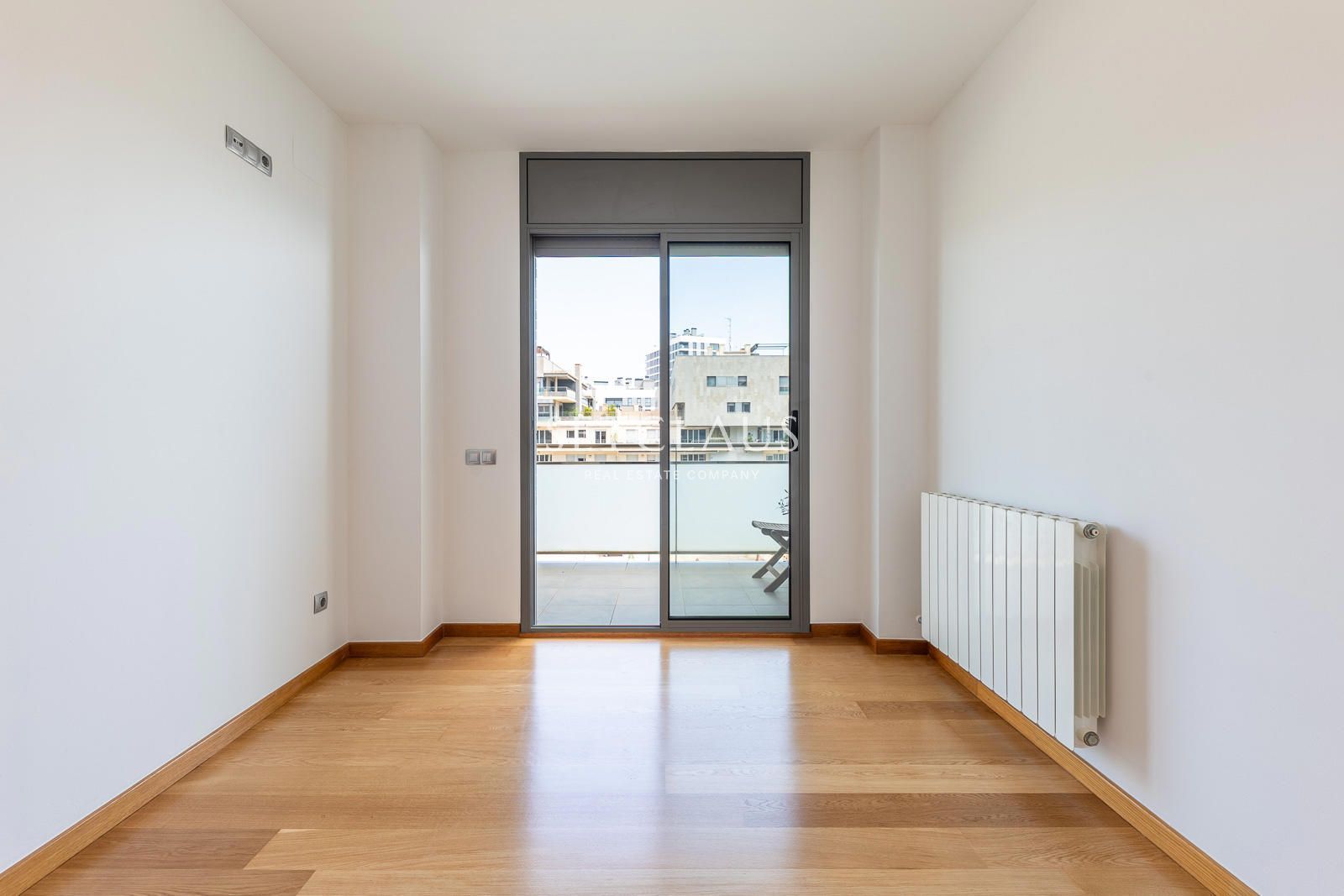 Comprar Primera línea de playa en Badalona: 3 habitaciones, terraza, 2 baños, piscina y zonas verdes foto 15