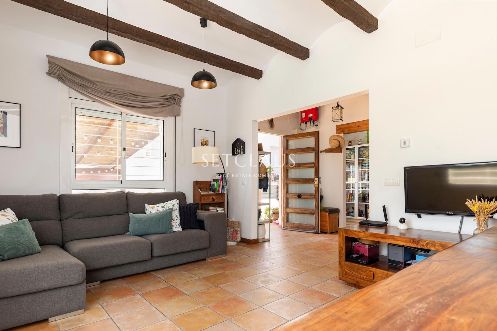 Comprar El Masnou.Casa pareada totalmente reformada, con encanto, con vistas a pueblo y mar foto 6