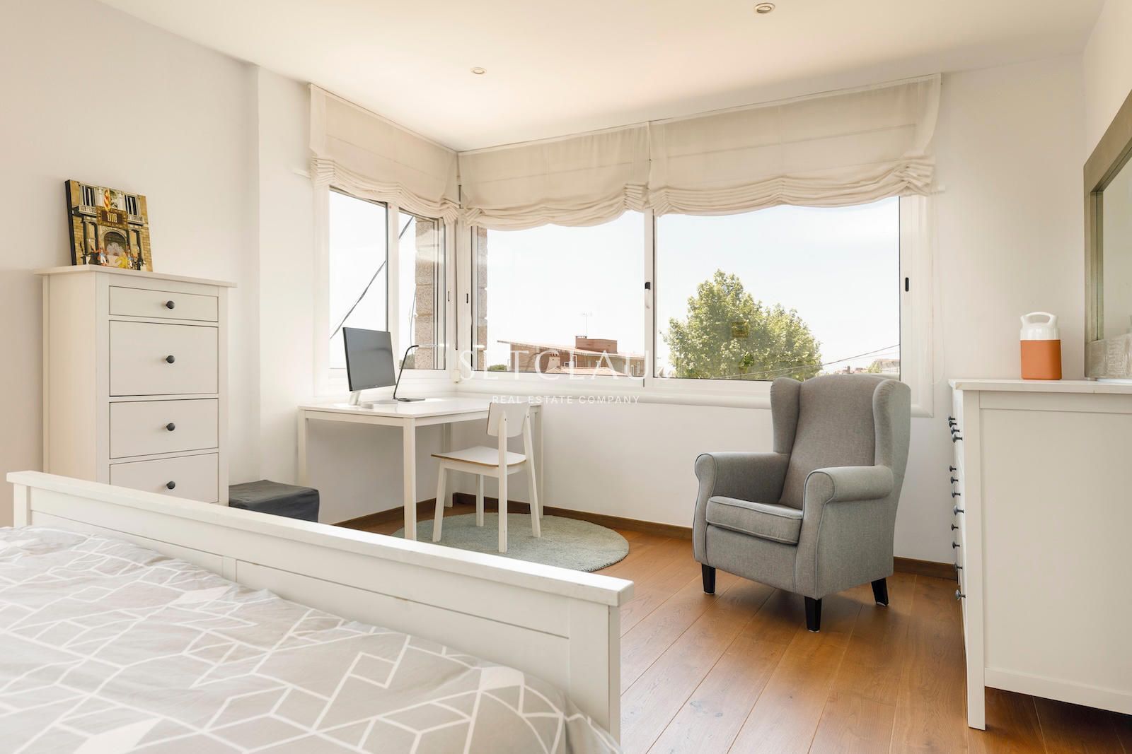 Comprar El Masnou.Casa pareada totalmente reformada, con encanto, con vistas a pueblo y mar foto 16