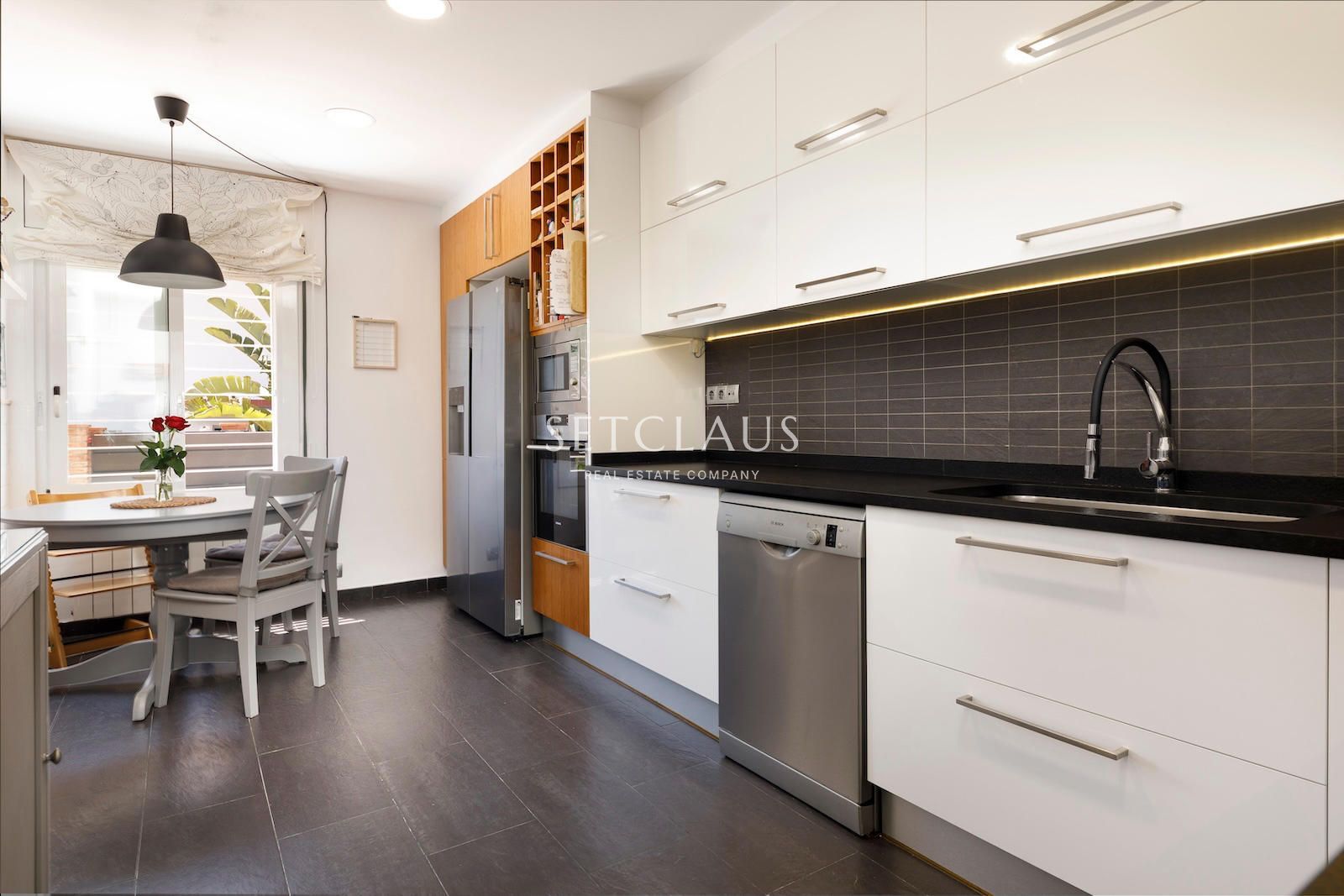 Comprar El Masnou.Casa pareada totalmente reformada, con encanto, con vistas a pueblo y mar foto 11