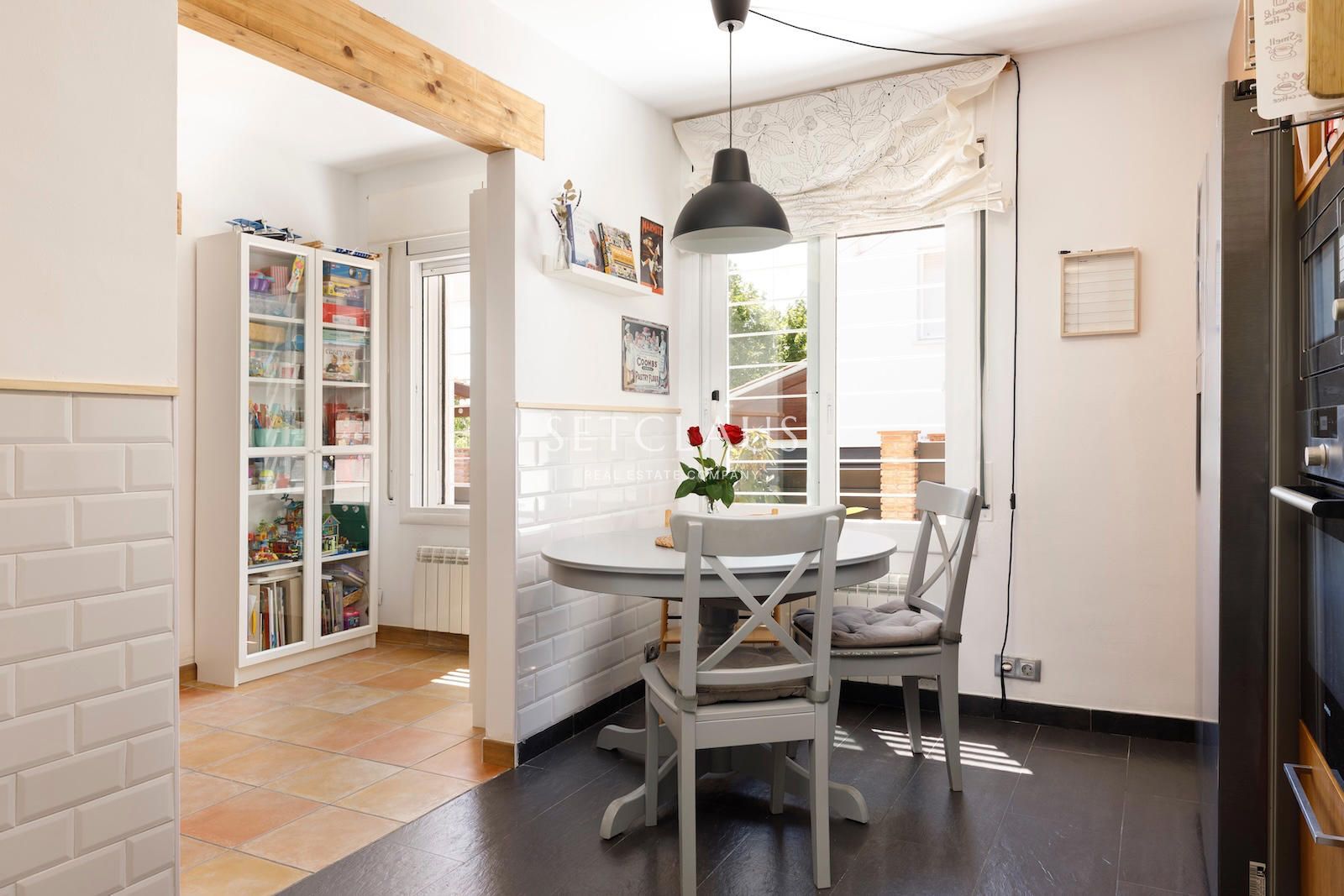 Comprar El Masnou.Casa pareada totalmente reformada, con encanto, con vistas a pueblo y mar foto 12