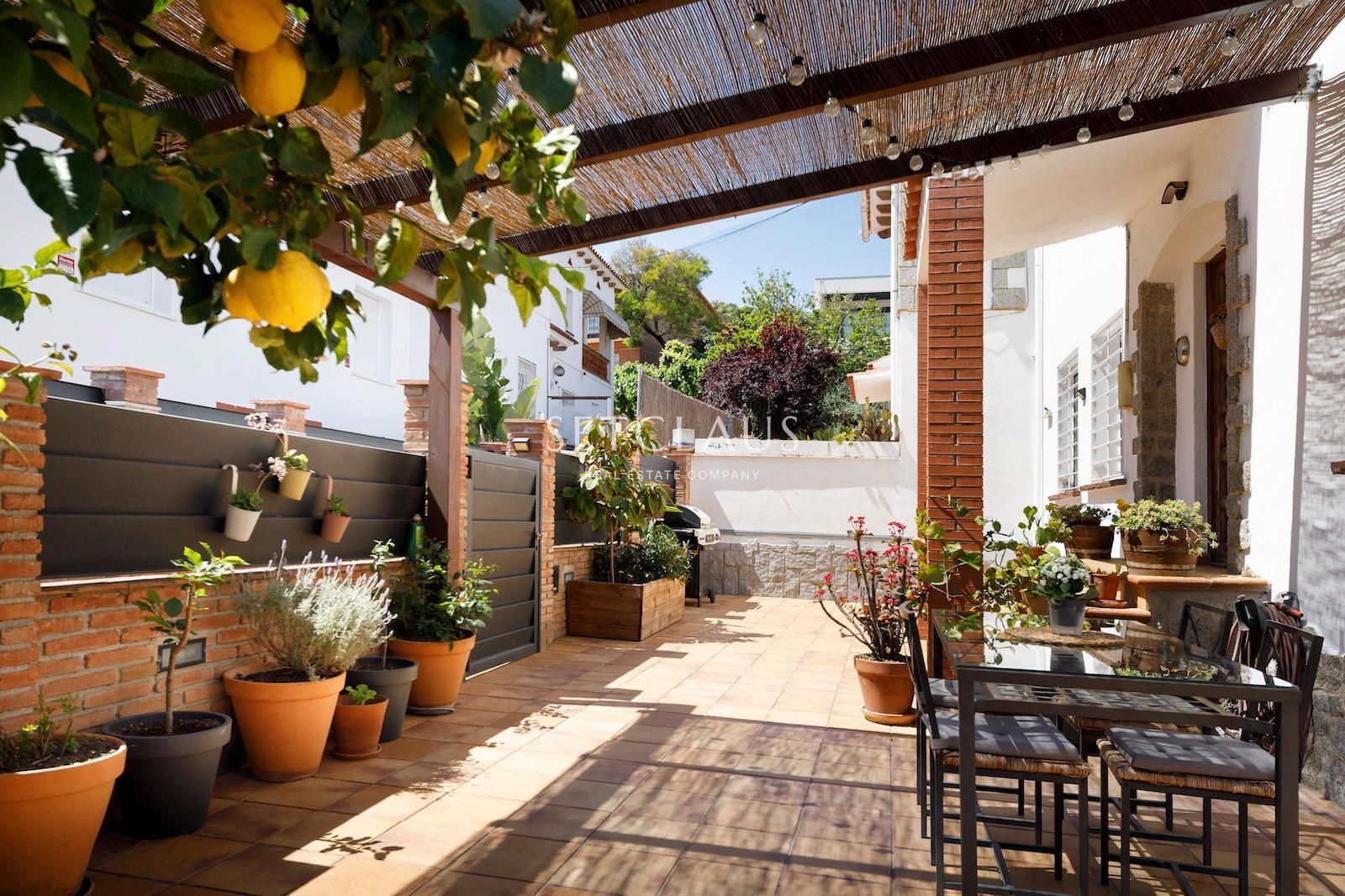 Comprar El Masnou.Casa pareada totalmente reformada, con encanto, con vistas a pueblo y mar foto 26