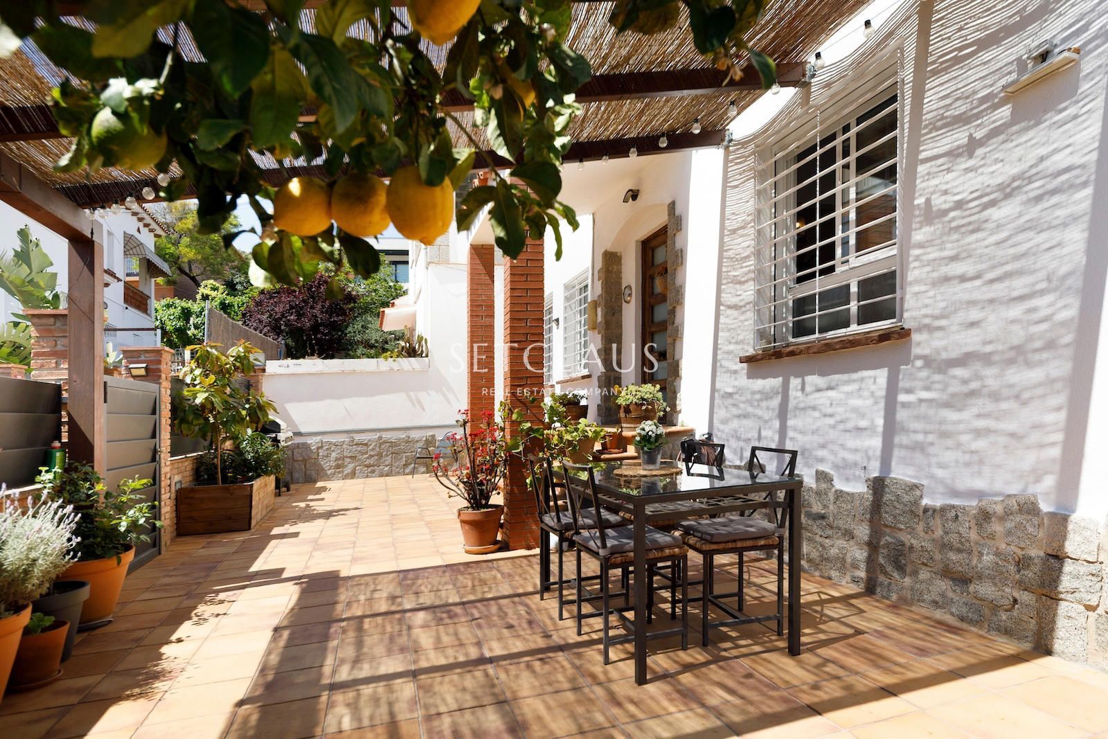 Comprar El Masnou.Casa pareada totalmente reformada, con encanto, con vistas a pueblo y mar foto 27