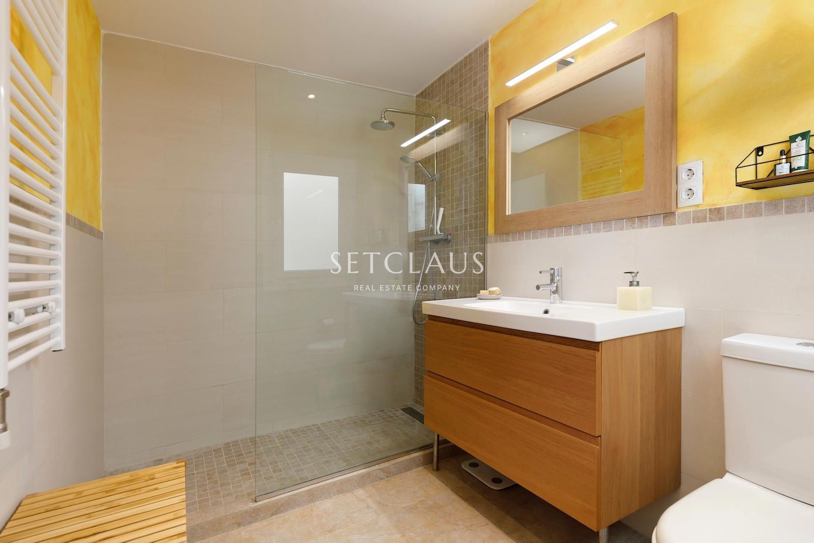 Comprar El Masnou.Casa pareada totalmente reformada, con encanto, con vistas a pueblo y mar foto 25