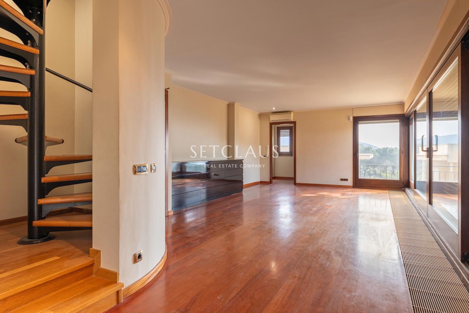 Comprar Finca amb privadesa i una gran parcel·la de 54000m foto 9