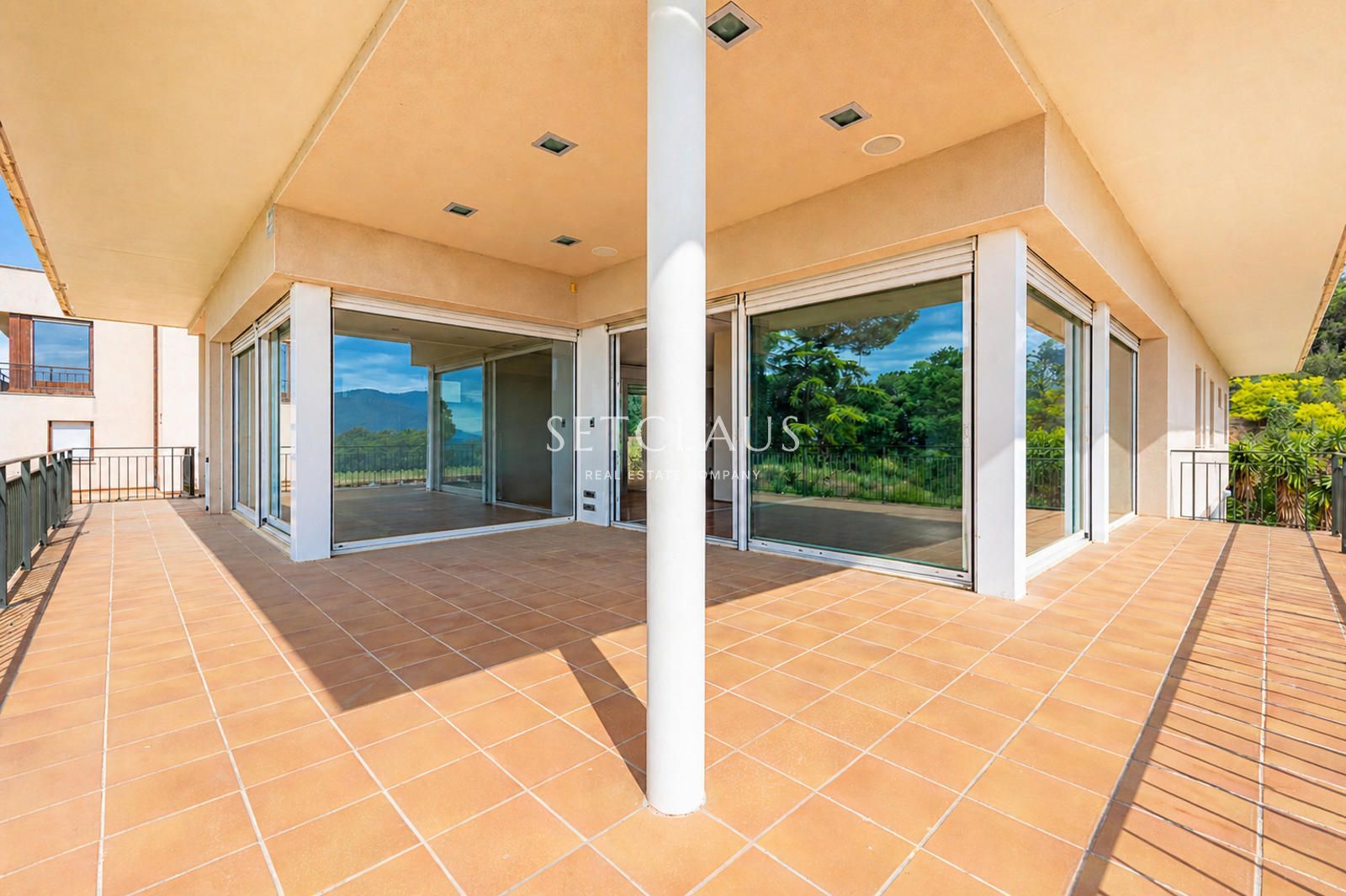 Comprar Finca amb privadesa i una gran parcel·la de 54000m foto 30