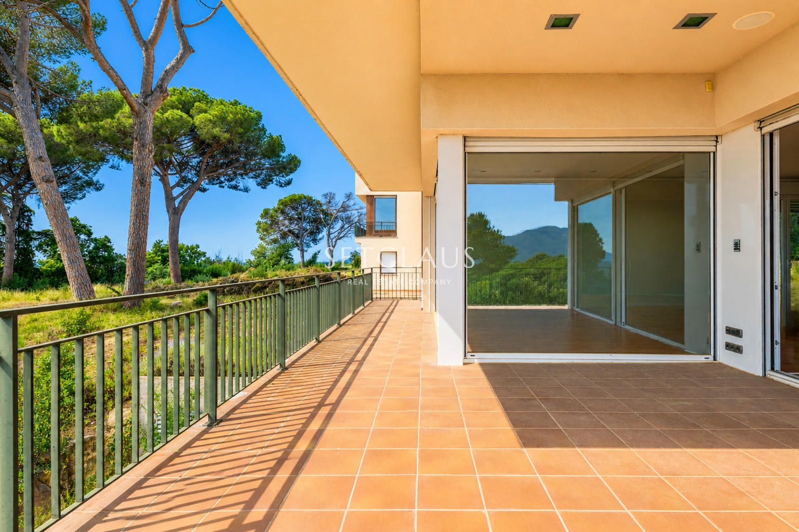 Comprar Finca amb privadesa i una gran parcel·la de 54000m foto 34