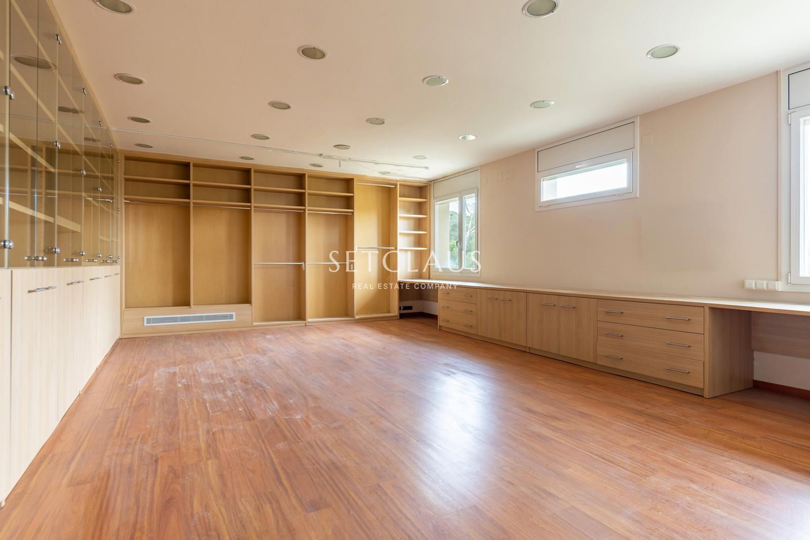 Comprar Finca amb privadesa i una gran parcel·la de 54000m foto 38