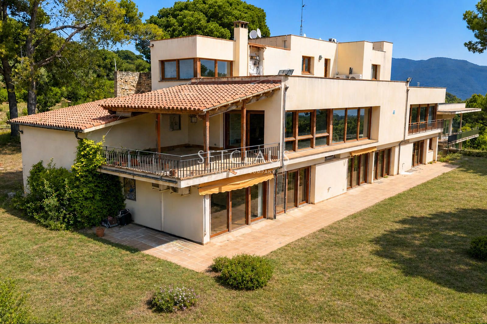 Comprar Finca amb privadesa i una gran parcel·la de 54000m foto 25