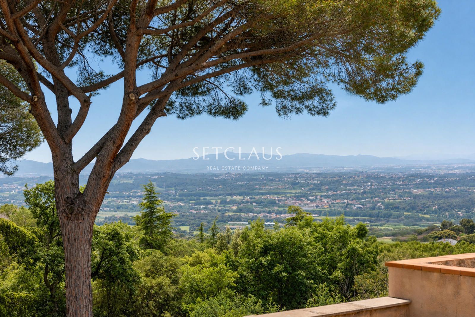 Comprar Finca amb privadesa i una gran parcel·la de 54000m foto 2