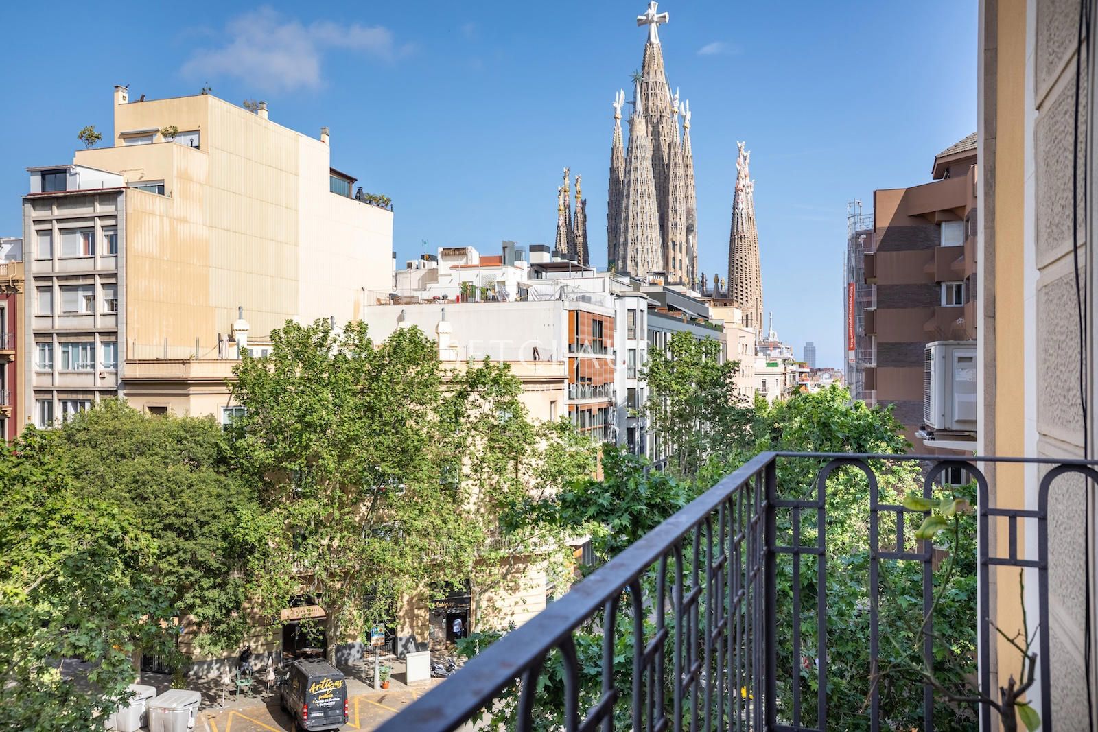 Comprar Piso con 2 habitaciones y vistas a Sagrada Familia foto 2