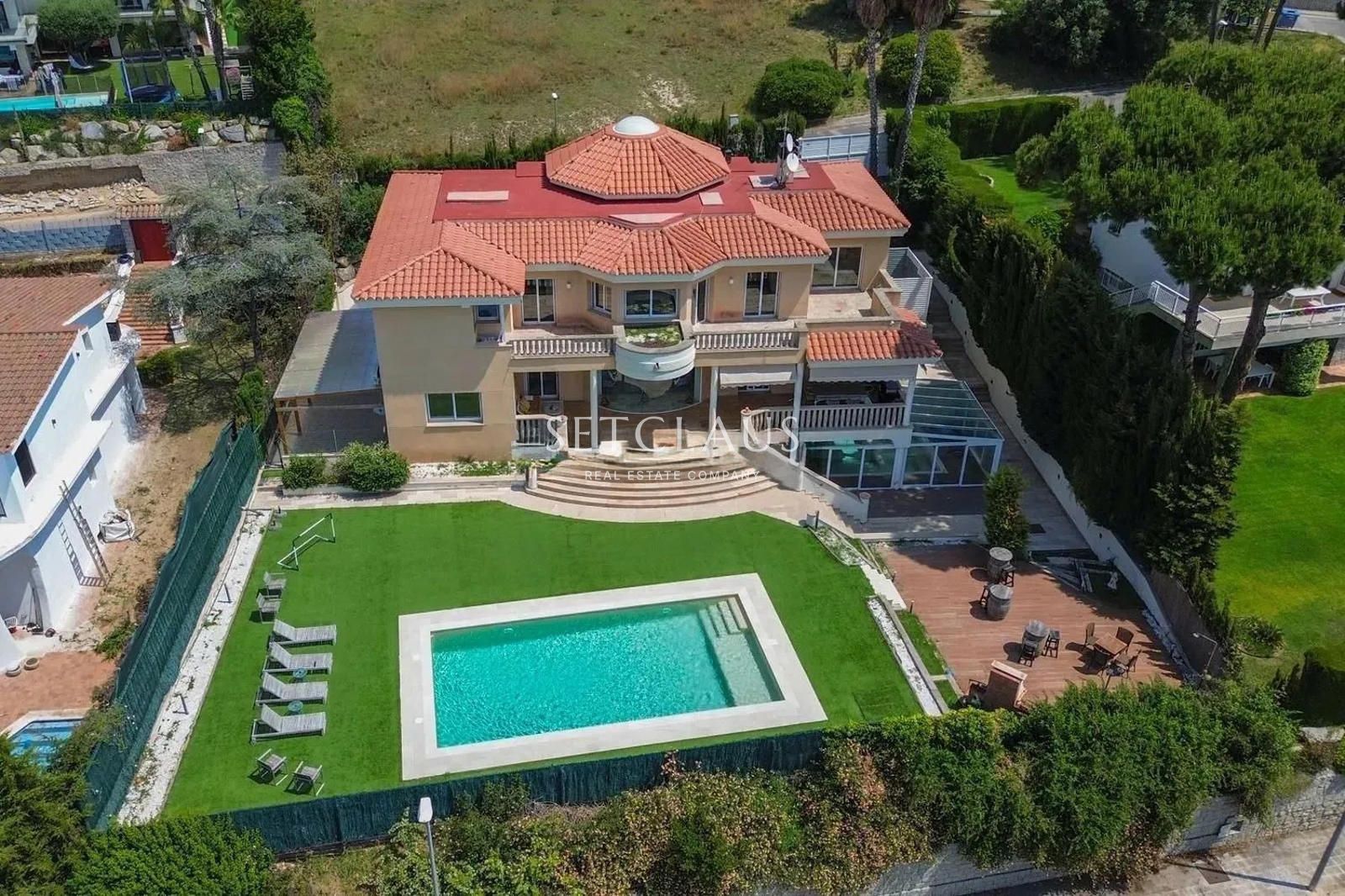Villa privada en una de las mejores ubicaciones de Alella. 6 habitaciones, 6 baños, 707 m² en venta.