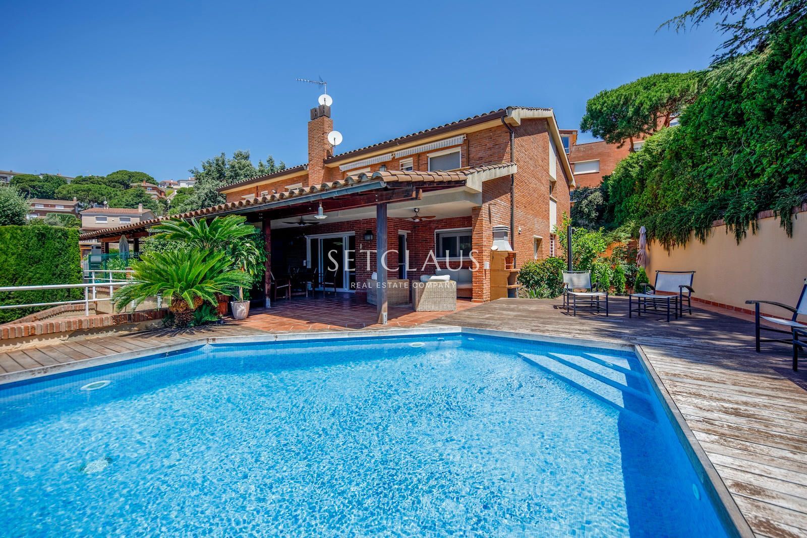 Comprar Chalet pareado con piscina privada, amplia terraza y vistas despejadas en Teià foto 1