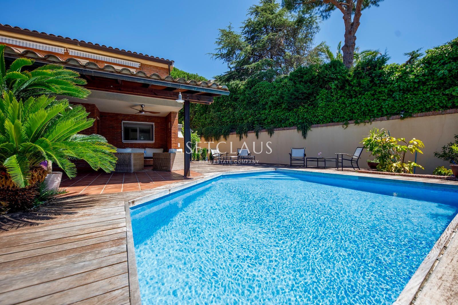 Comprar Chalet pareado con piscina privada, amplia terraza y vistas despejadas en Teià foto 4