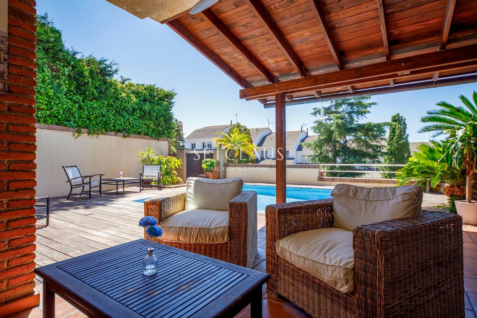 Comprar Chalet pareado con piscina privada, amplia terraza y vistas despejadas en Teià foto 3