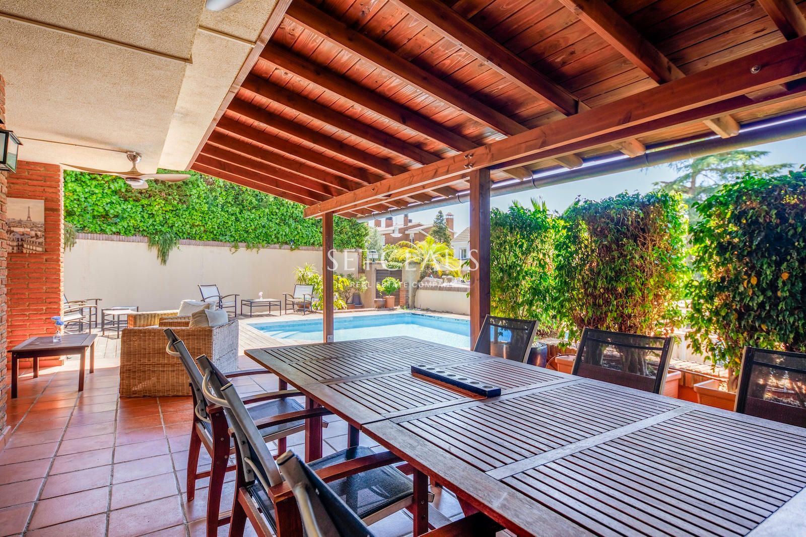 Comprar Chalet pareado con piscina privada, amplia terraza y vistas despejadas en Teià foto 10