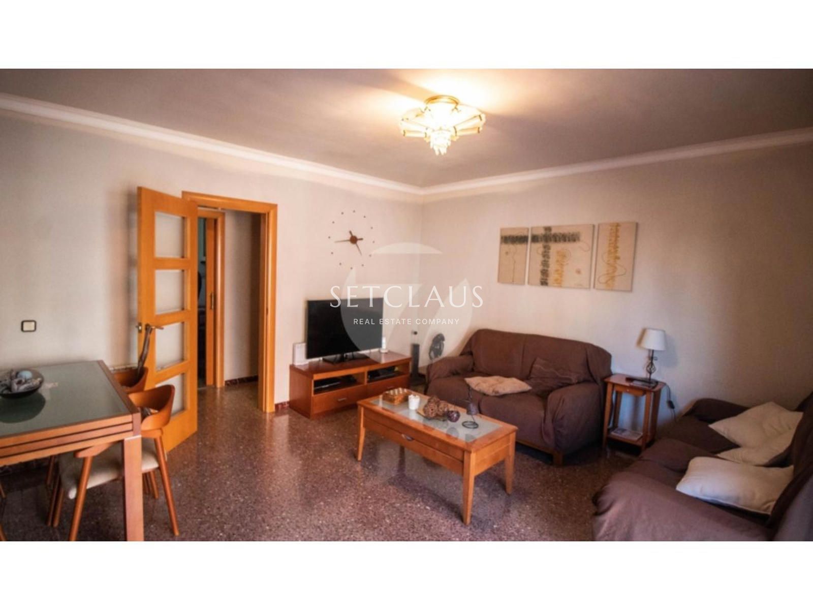 Piso a actualizar,todo exterior con ascensor, céntrico y con mucha luz. 3 habitaciones, 1 baños, 67 m² en venta.
