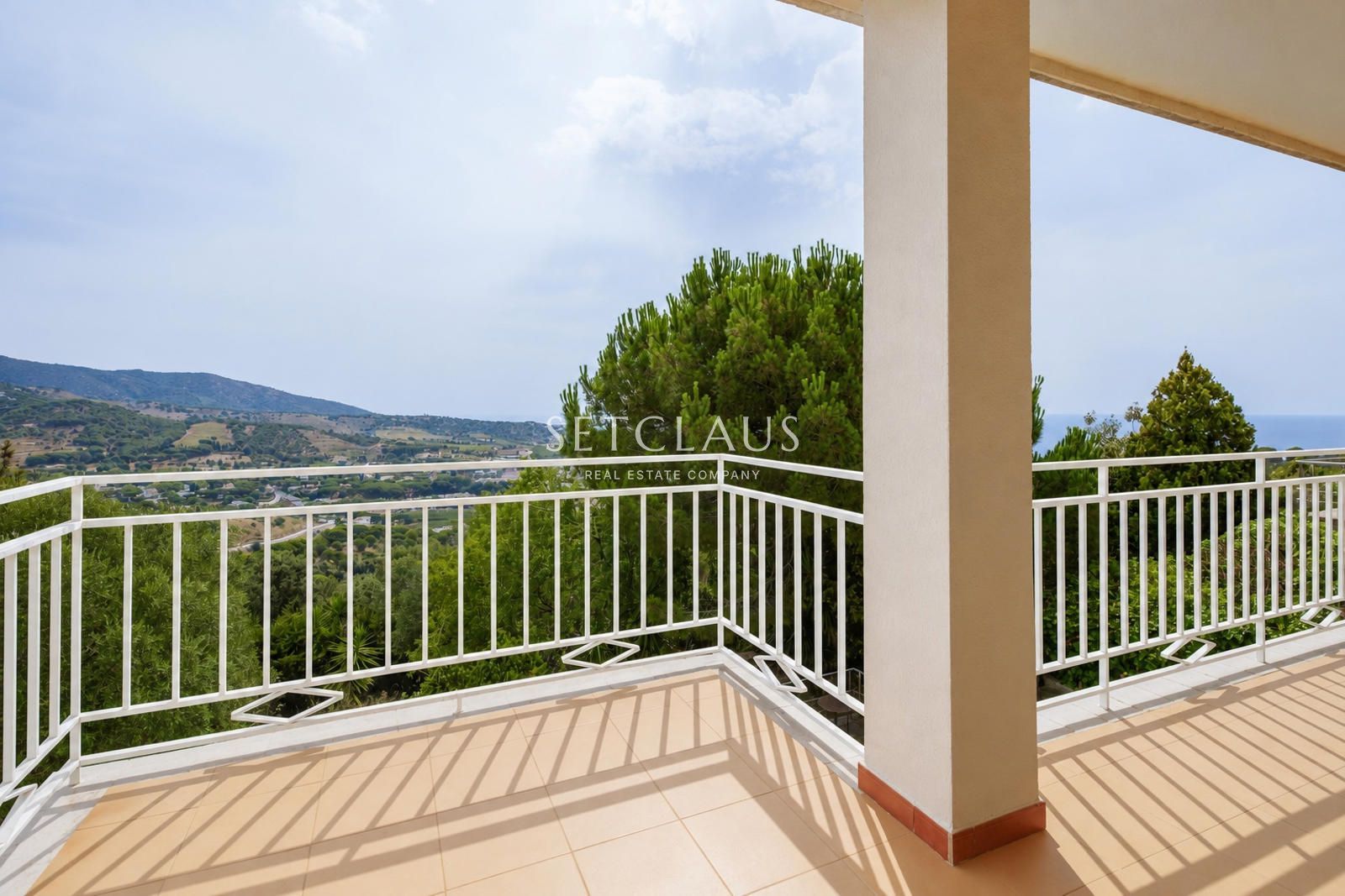 Inmueble Chalet independiente con vista panoramicas ascensor piscina y placas solares foto 3