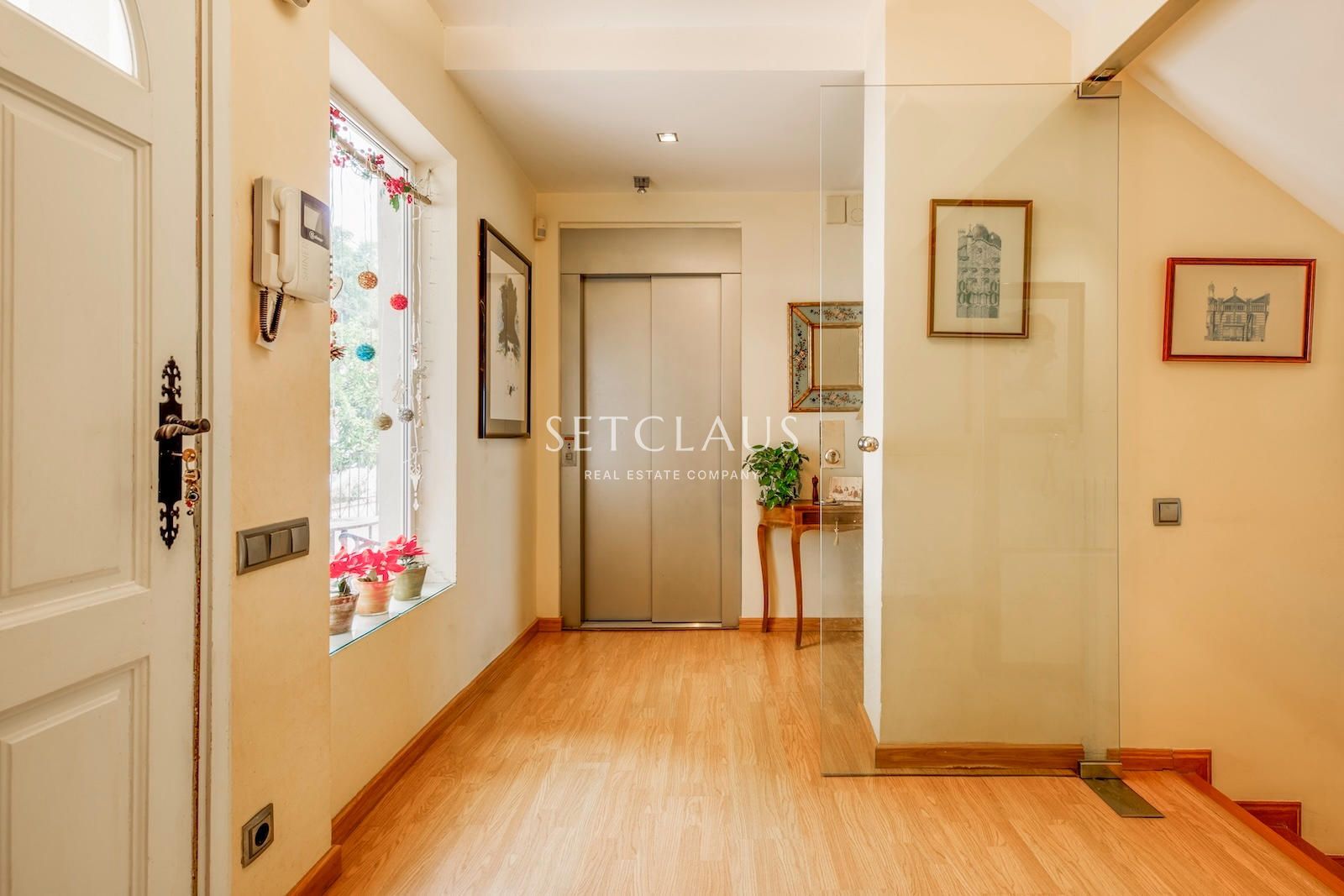 Inmueble Chalet independiente con vista panoramicas ascensor piscina y placas solares foto 16