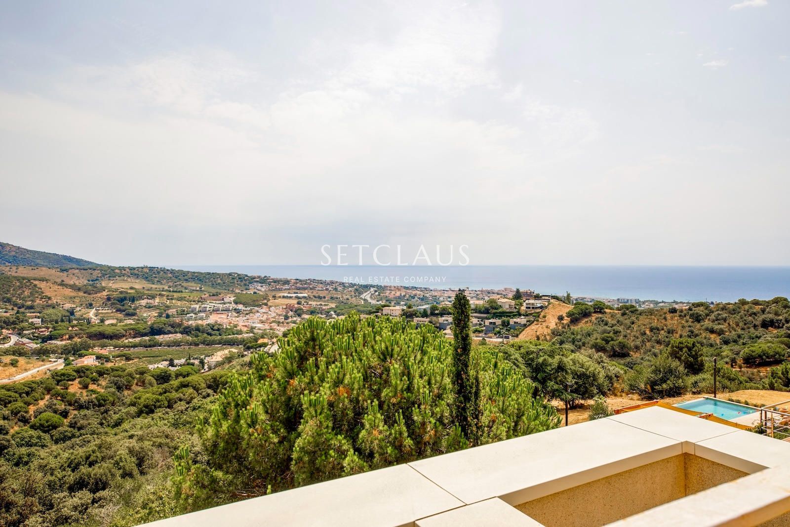 Panoramic Residence with Lift in Alella. 7 habitaciones, 5 baños, 377 m² en venta.