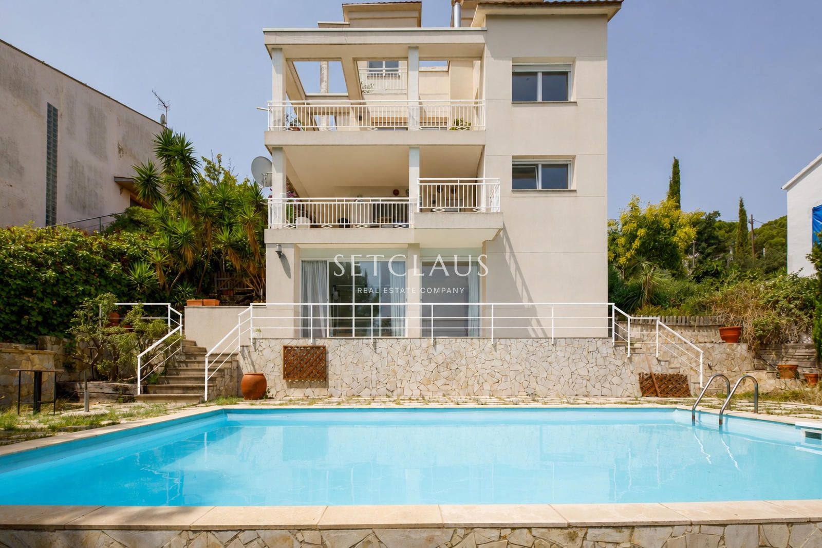 Inmueble Chalet independiente con vista panoramicas ascensor piscina y placas solares foto 7