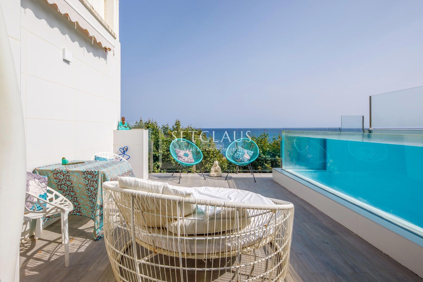 Inmueble Tríplex en primera línea de mar con piscina privada foto 1
