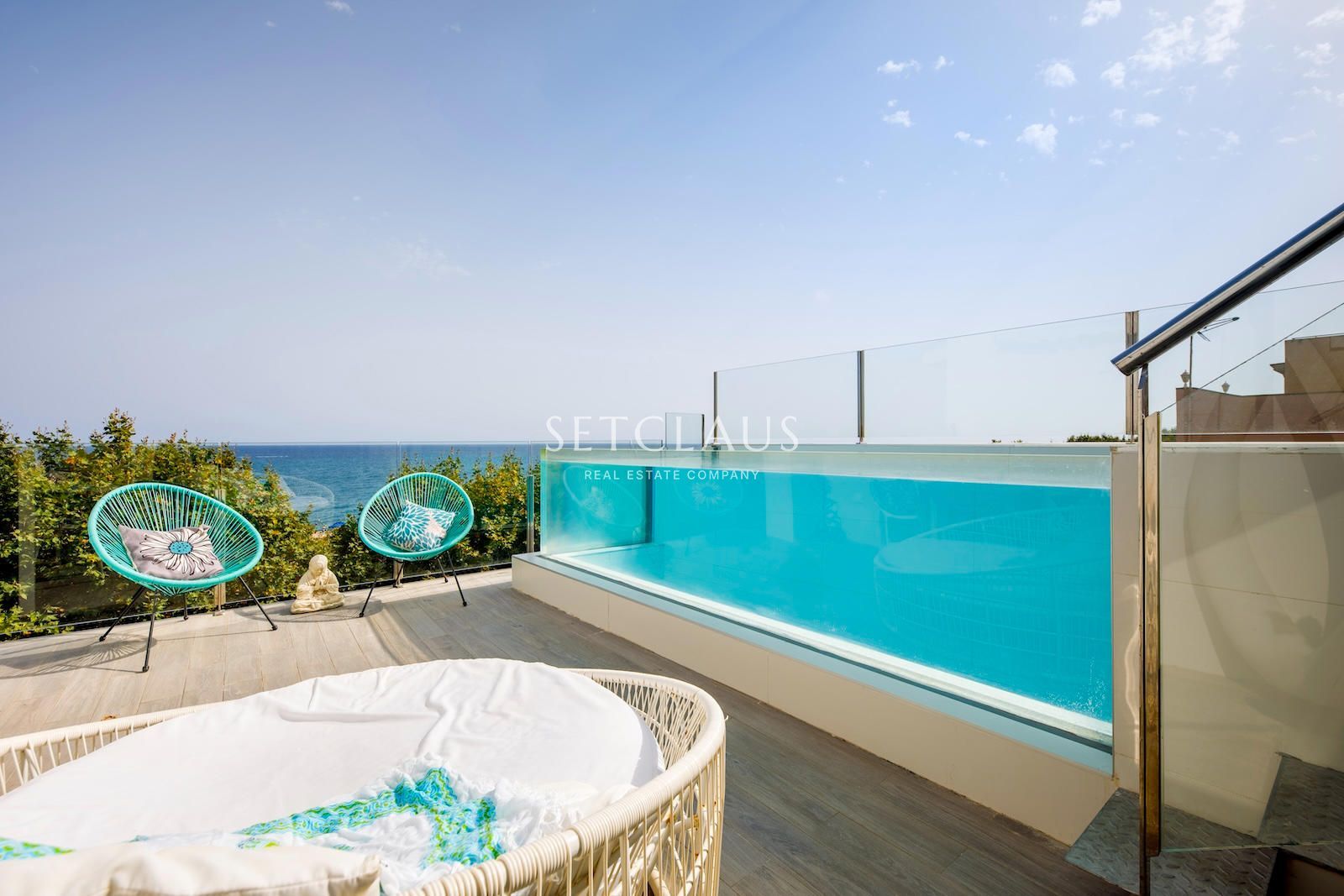 Inmueble Tríplex en primera línea de mar con piscina privada foto 2