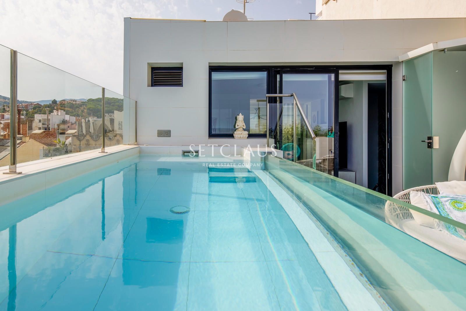 Inmueble Tríplex en primera línea de mar con piscina privada foto 4
