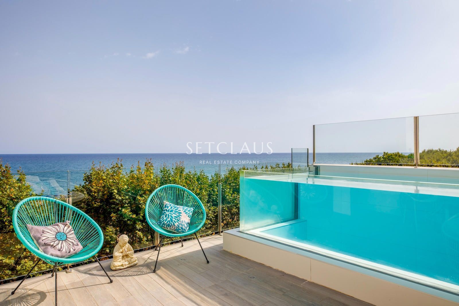 Inmueble Tríplex en primera línea de mar con piscina privada foto 6