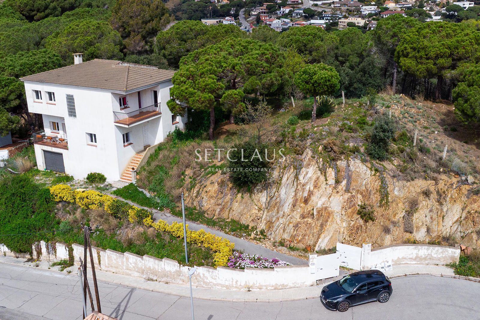 ALELLA. Chalet amb Infinites possibilitats.. 5 habitaciones, 2 baños, 263 m² en venta.