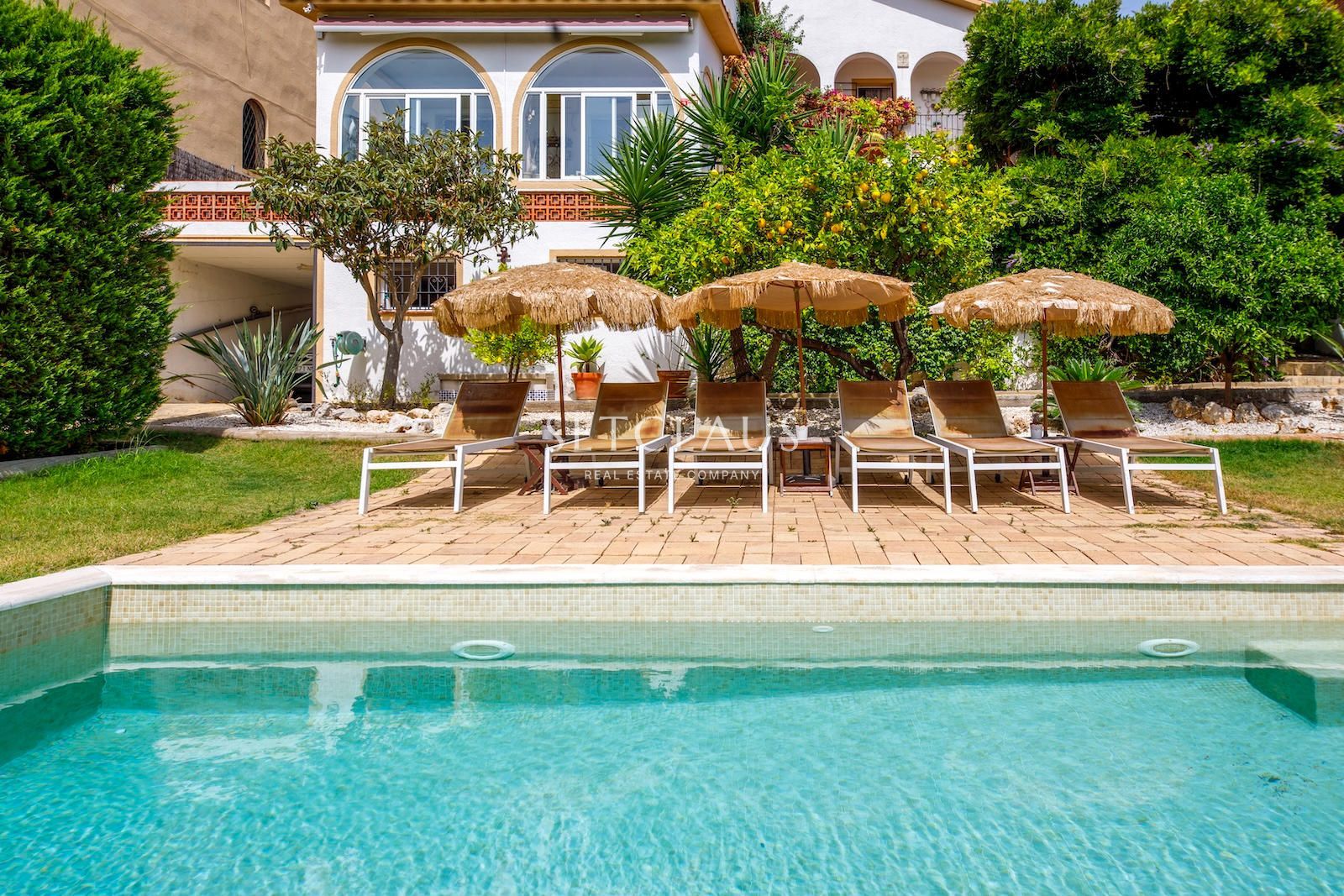Comprar Exclusivo chalet independiente con gran parcela, piscina y privacidad foto 3