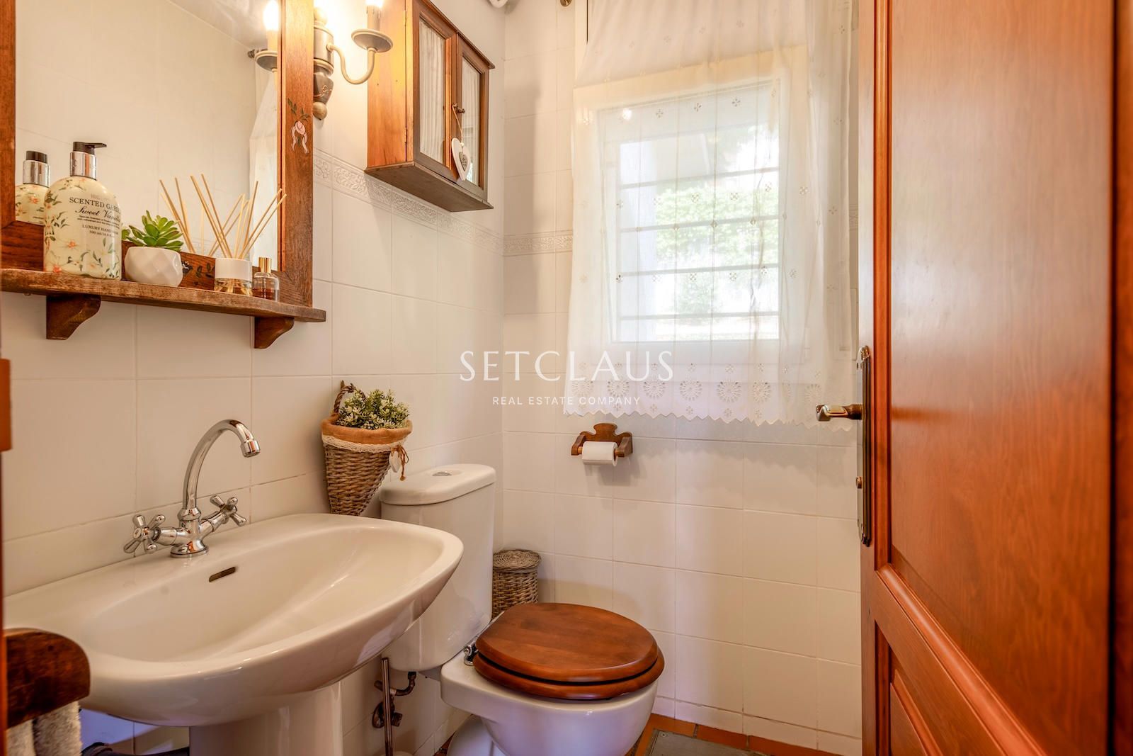Comprar Exclusivo chalet independiente con gran parcela, piscina y privacidad foto 10