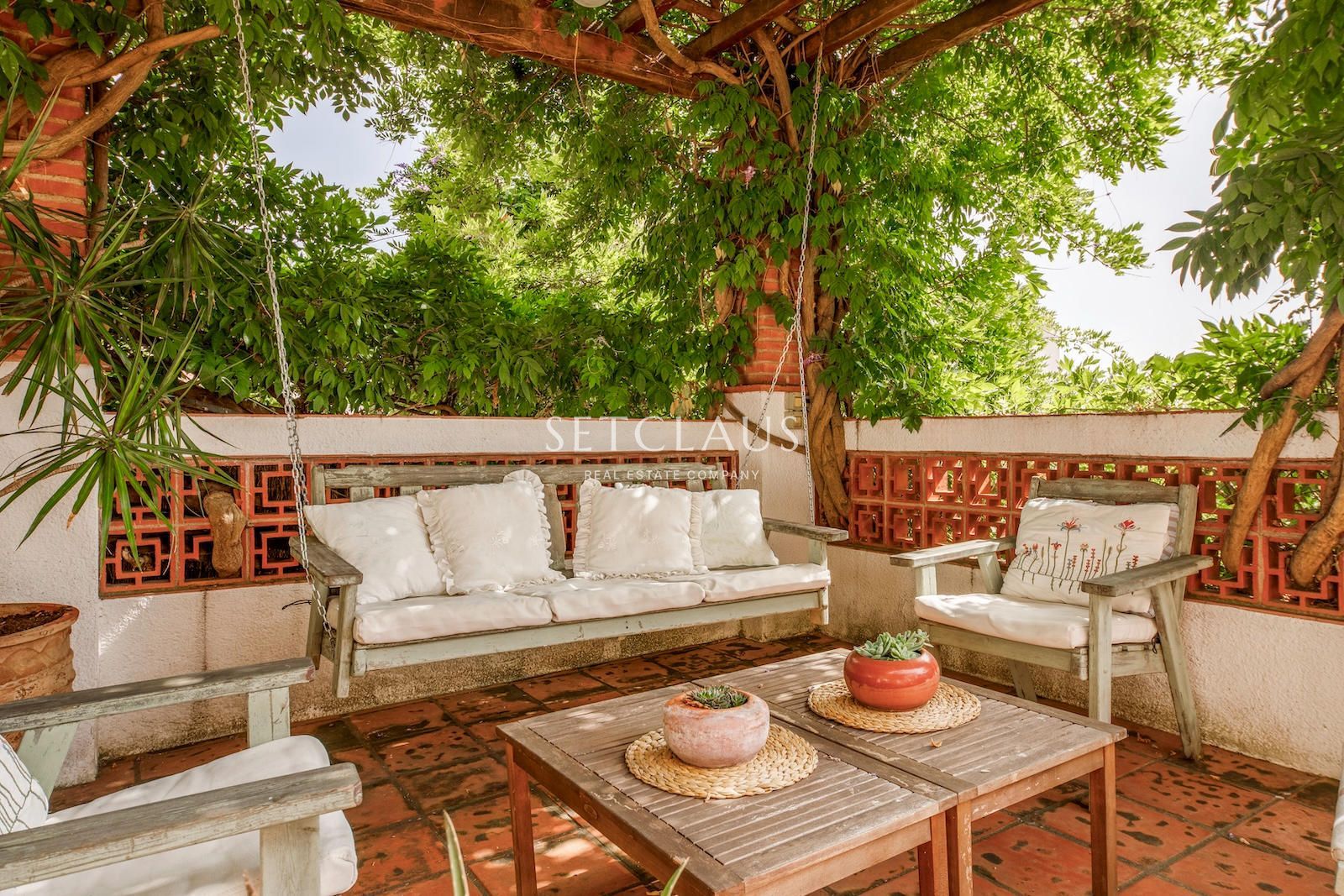 Comprar Exclusivo chalet independiente con gran parcela, piscina y privacidad foto 4