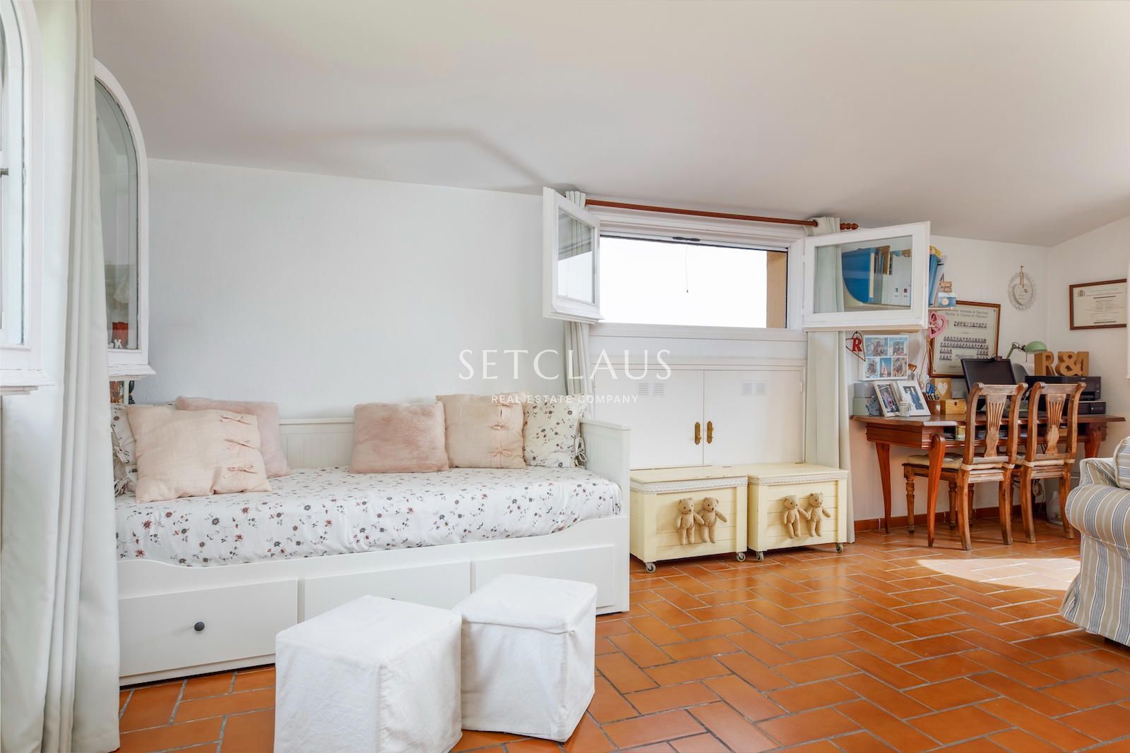 Comprar Exclusivo chalet independiente con gran parcela, piscina y privacidad foto 34