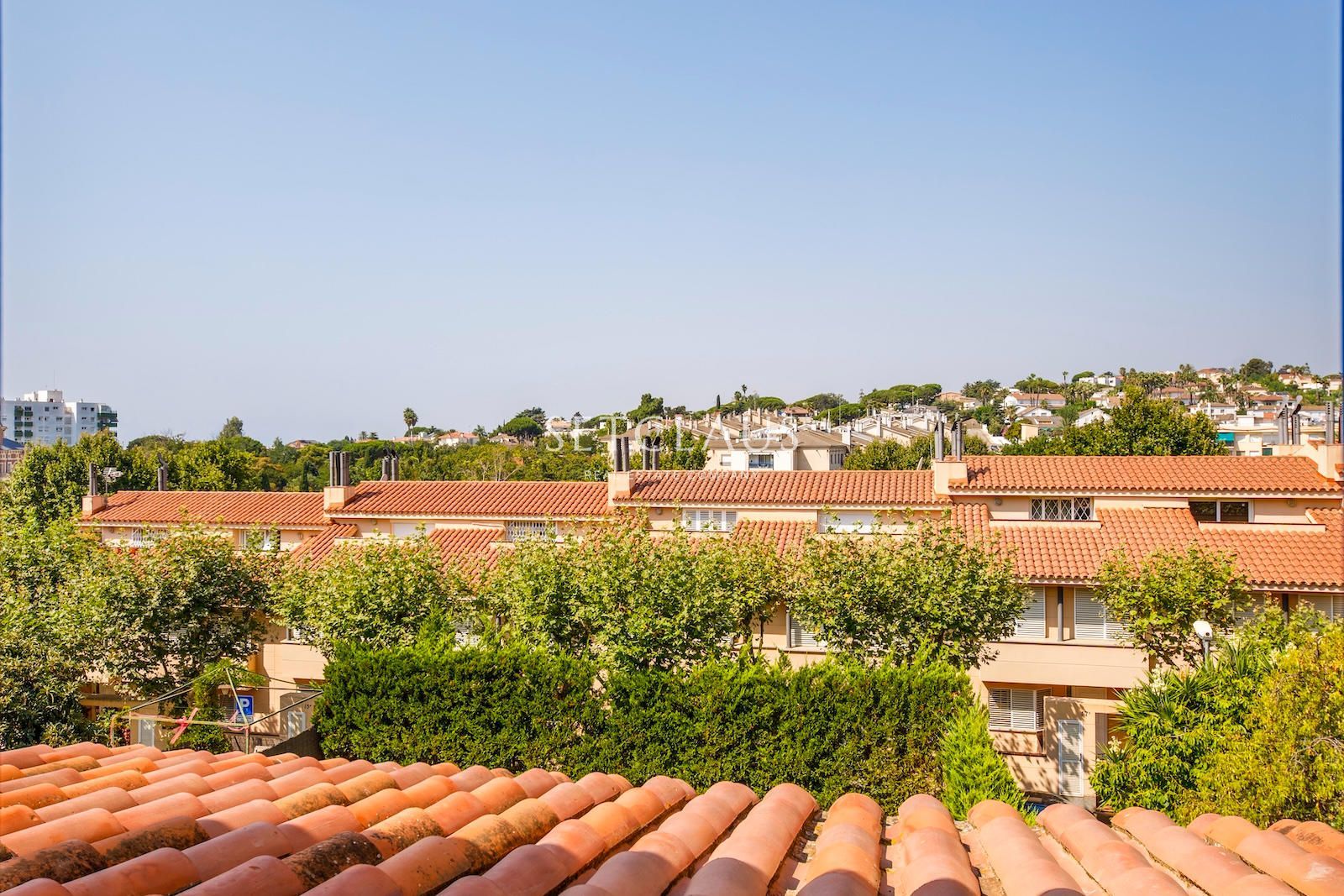 Comprar Exclusivo chalet independiente con gran parcela, piscina y privacidad foto 45