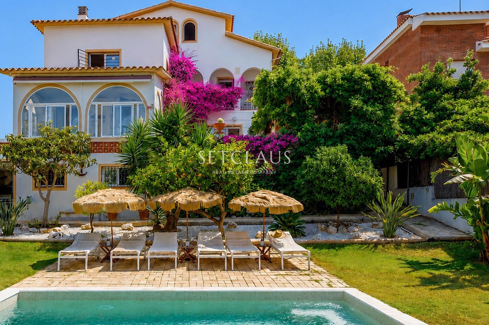 Comprar Exclusivo chalet independiente con gran parcela, piscina y privacidad foto 1